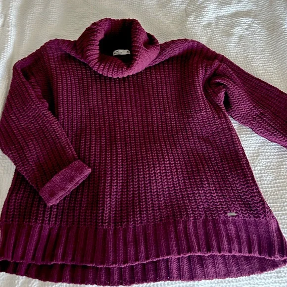 Hollister tunic cowl neck sweater color is deep plum - Picture 1 of 3